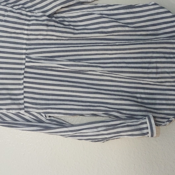SLIGHTLY USED OLD NAVY LONG SLEEVE BUTTON SHIRT VERTICAL STRIPES SIZE XS - Picture 11 of 14
